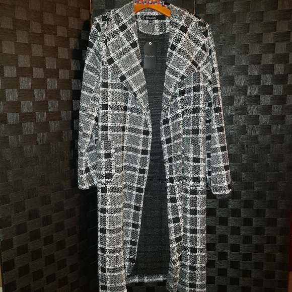 Sweater - Picture 1 of 2